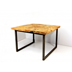 Stolik z kawałków drewna tekowego na metalowej podstawie 80 x 80 cm